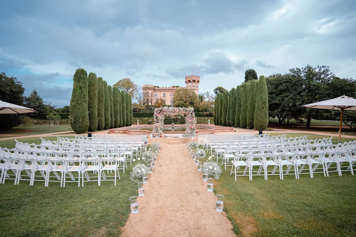 Indian Wedding Castell de Sant Marcal Mandap Decor P.Taufiq 7