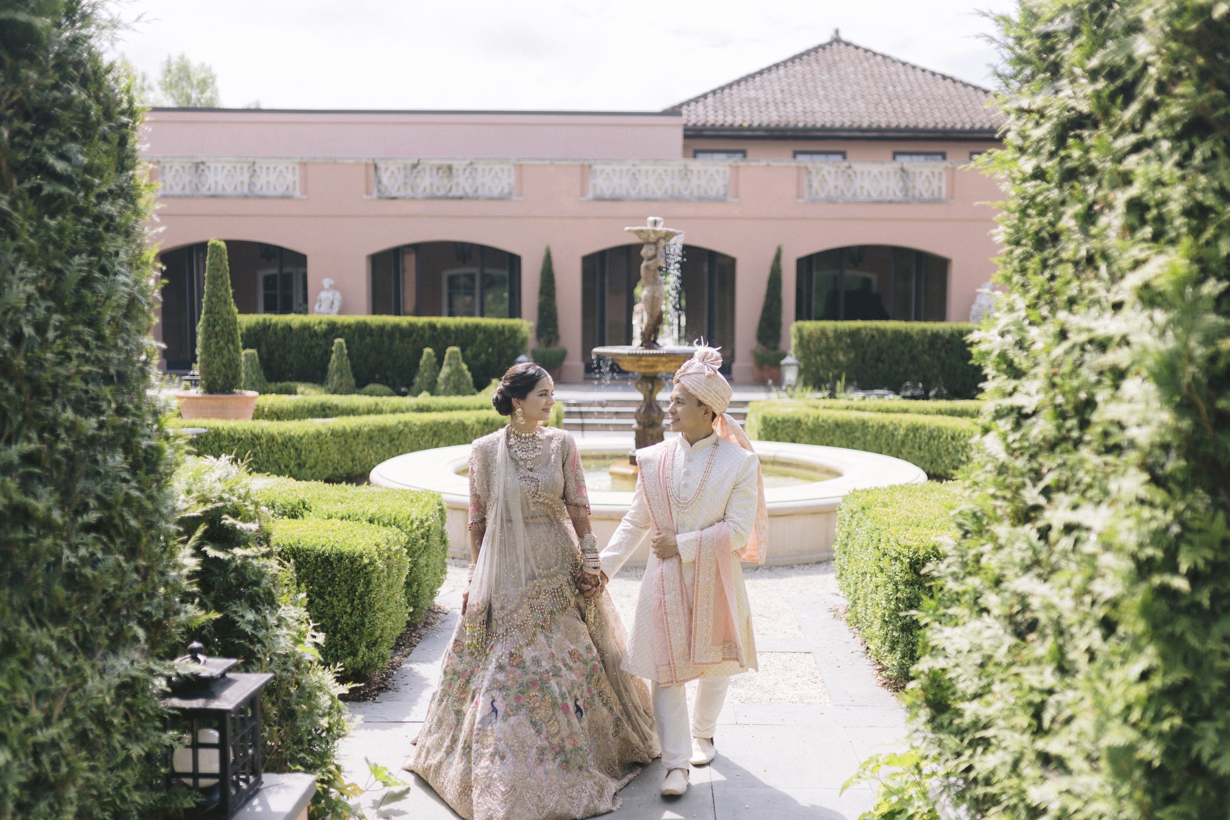 Glenmere Mansion Hotel Couple entry