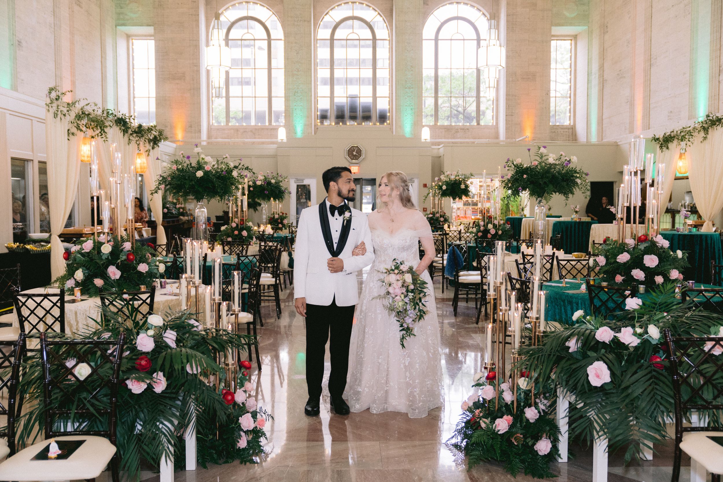 Luxury wedding decor by B3 Event Designs at Dayton Arcade OH USA – Captured by P. Taufiq Photography 1 3
