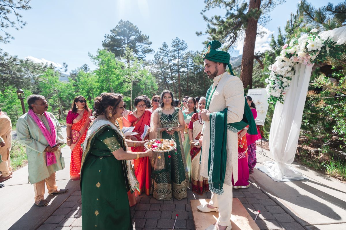ptaufiq Indian wedding Della Terra Mountain Chateau Colorado baraat 2