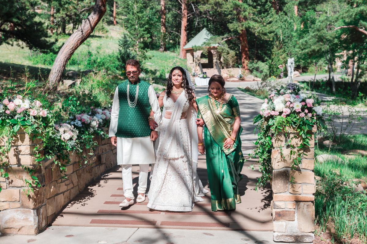 ptaufiq Indian wedding Della Terra Mountain Chateau Colorado ceremony 12